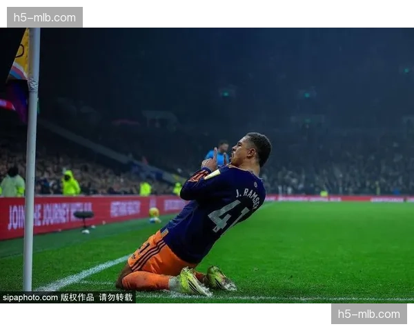 北伦敦德比前夕，热刺新帅图多尔组织全队聚餐提振士气