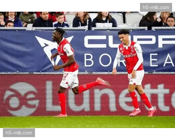 特写：伤停八个月后，斯特拉斯堡后卫首次重回首发阵容