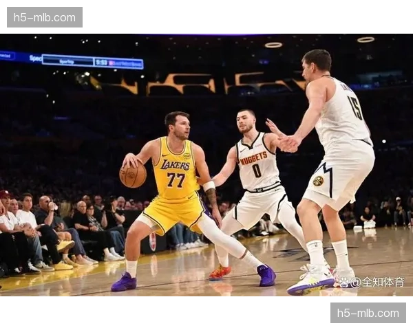 湖人加时险胜掘金，詹姆斯砍下三双，浓眉哥关键封盖。